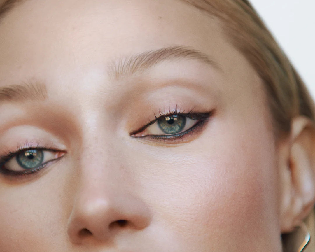Close-up of Manasi 7 Lip and Eye Definer Petunia on a woman with light complexion's eyes.