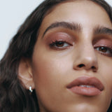 Manasi 7 All Over Colour Rojizo on a woman with medium complexion's lips, cheeks, and eyes.
