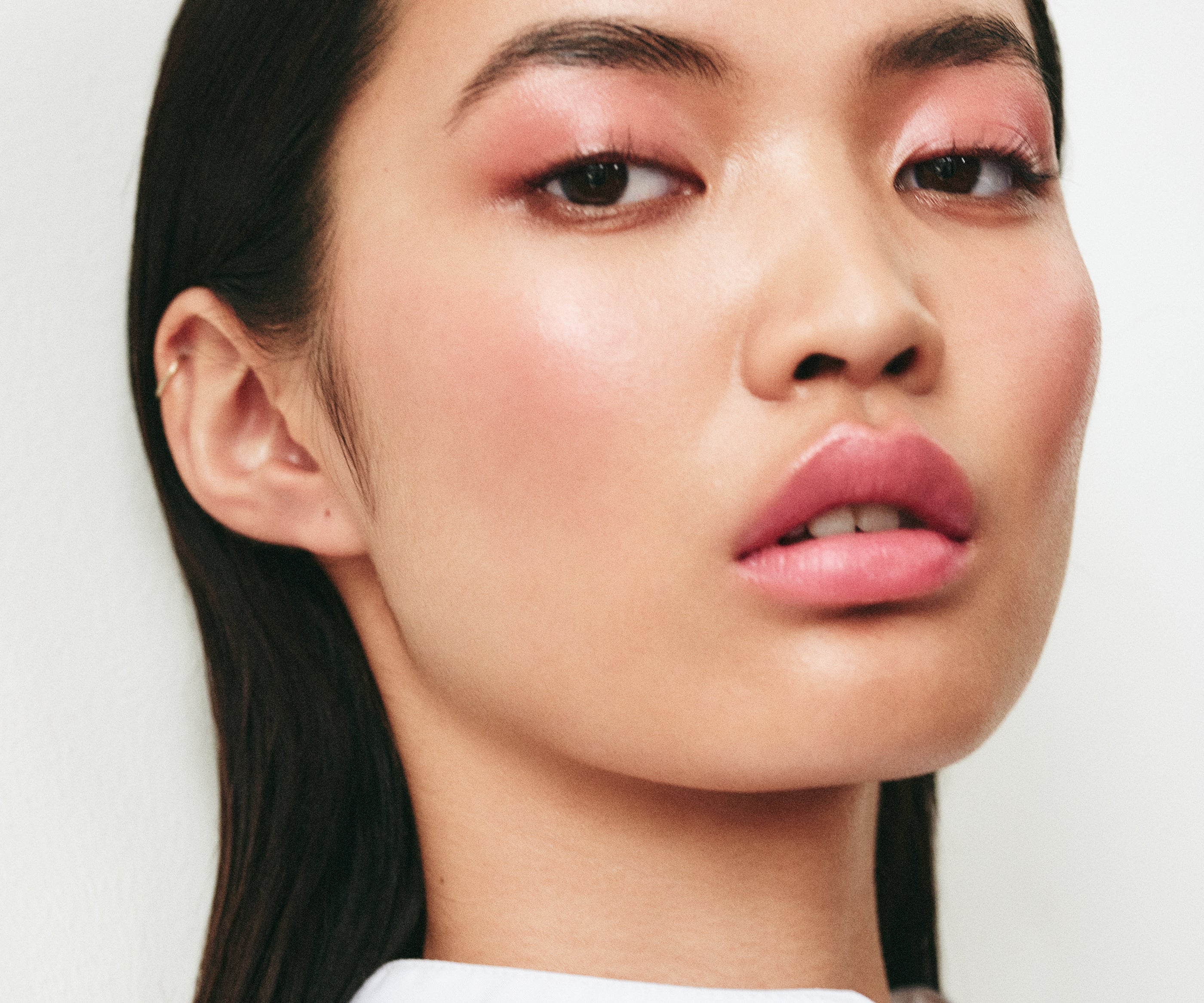 Manasi 7 All Over Colour Etruscan on a woman with medium complexion's lips, cheeks, and eyes.