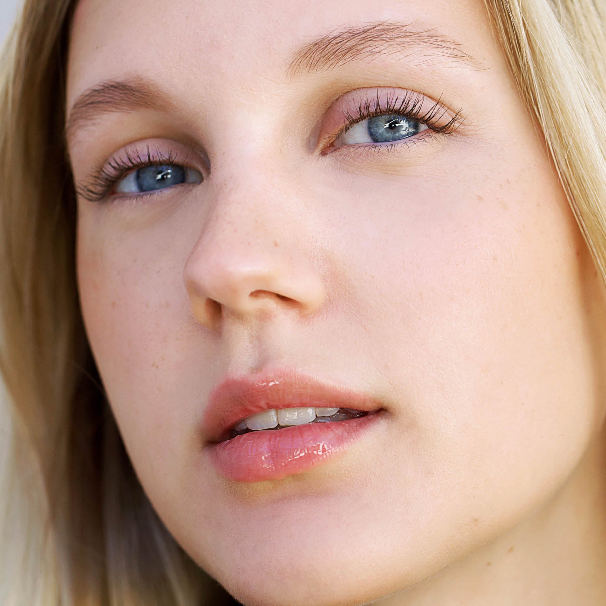 
  
  Ere Perez Oat Milk Foundation Honey on a woman with light complexion and golden undertones.
  
